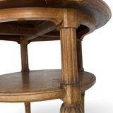 Petite table basse en noyer sculpté années 1920