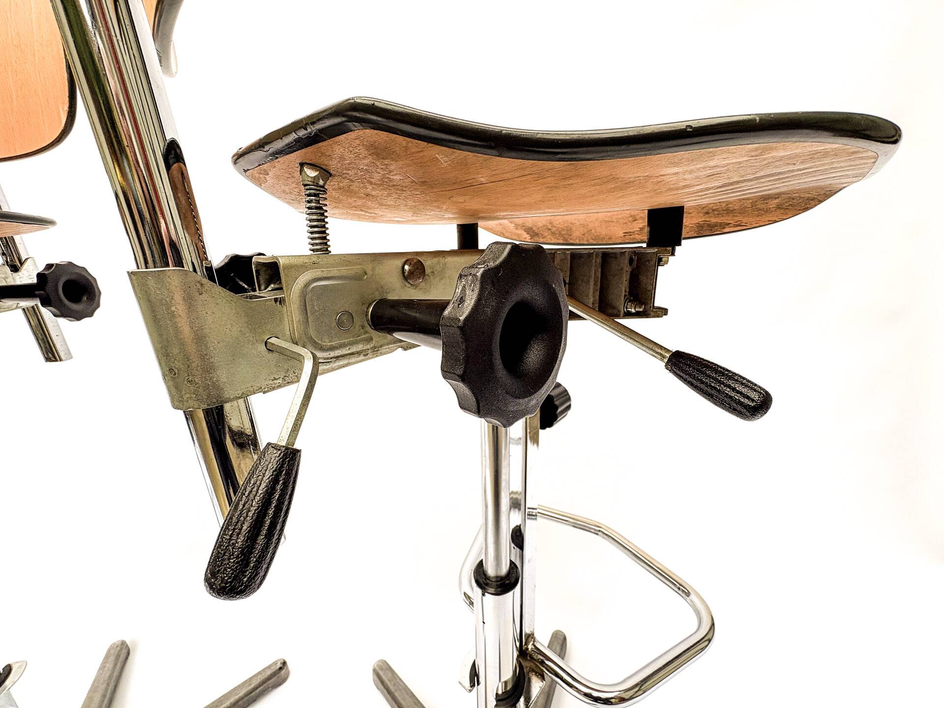 Paire de Chaises d’Atelier Vintage WERK SITZ – Icônes Industrielles