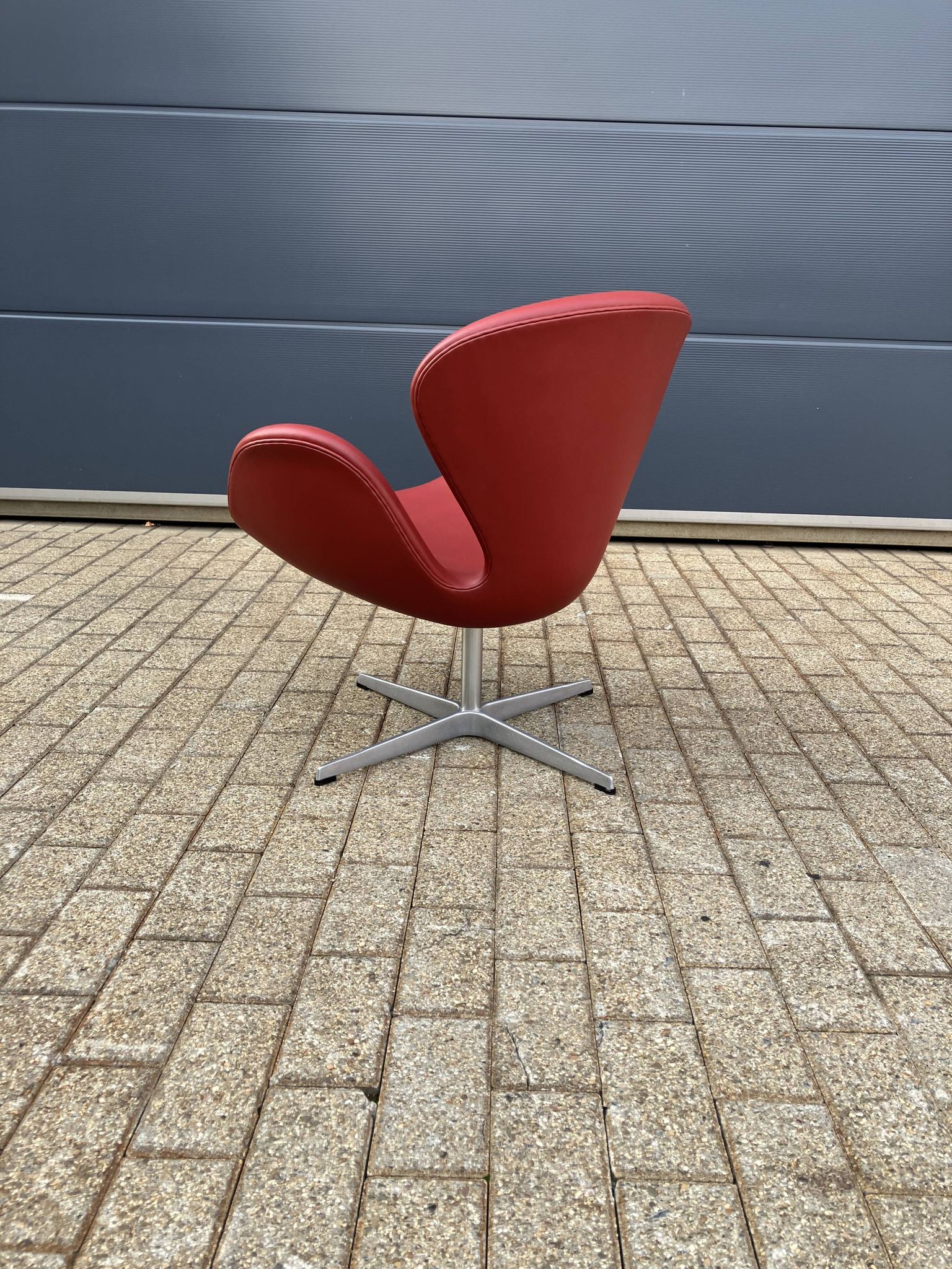 Fritz Hansen Swan chair in Indian Red leder, NIEUW!!!
