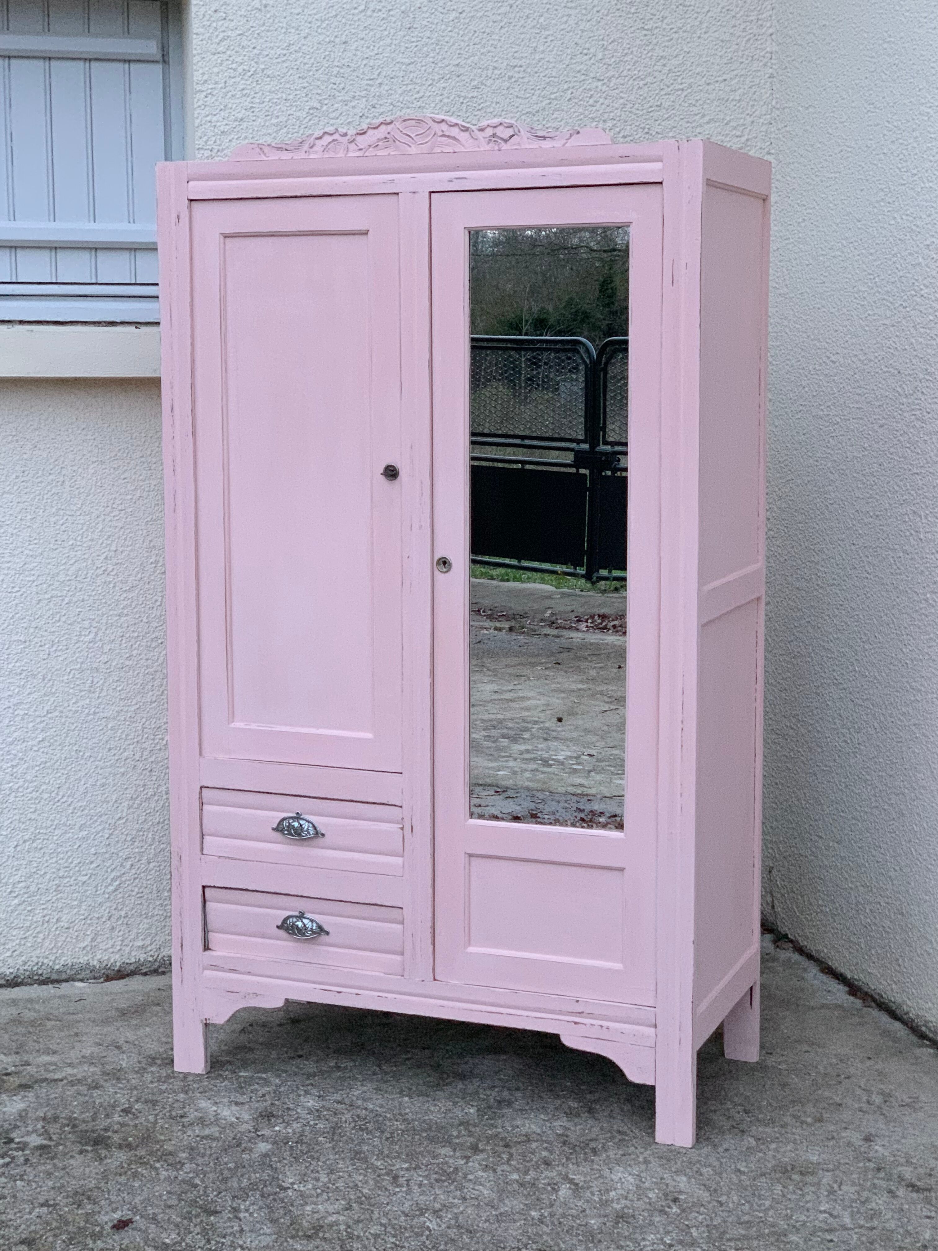 Parisian hotel wardrobe 1930