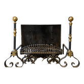 Paire de chenets en fer forgé et laiton avec porte-bûches de cheminée, xixe