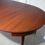 Scandinavian extendable round table Hans Olsen