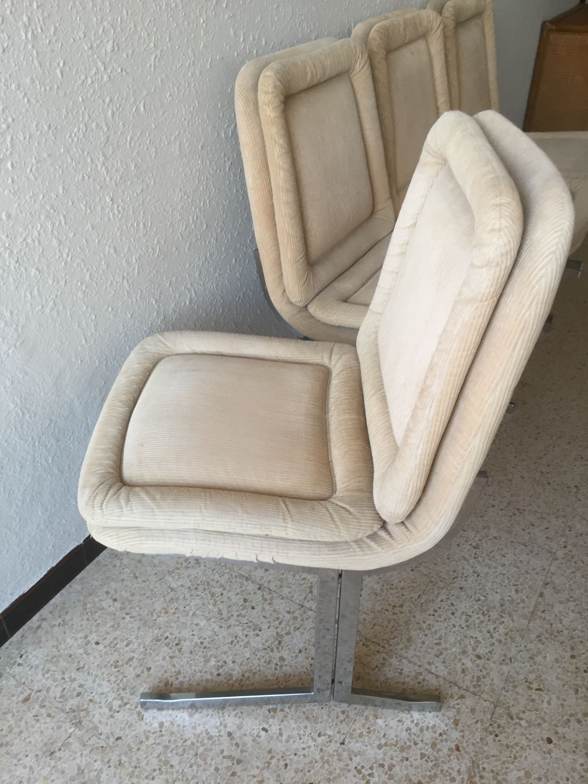Set of 4 chairs in cream velvet seventies