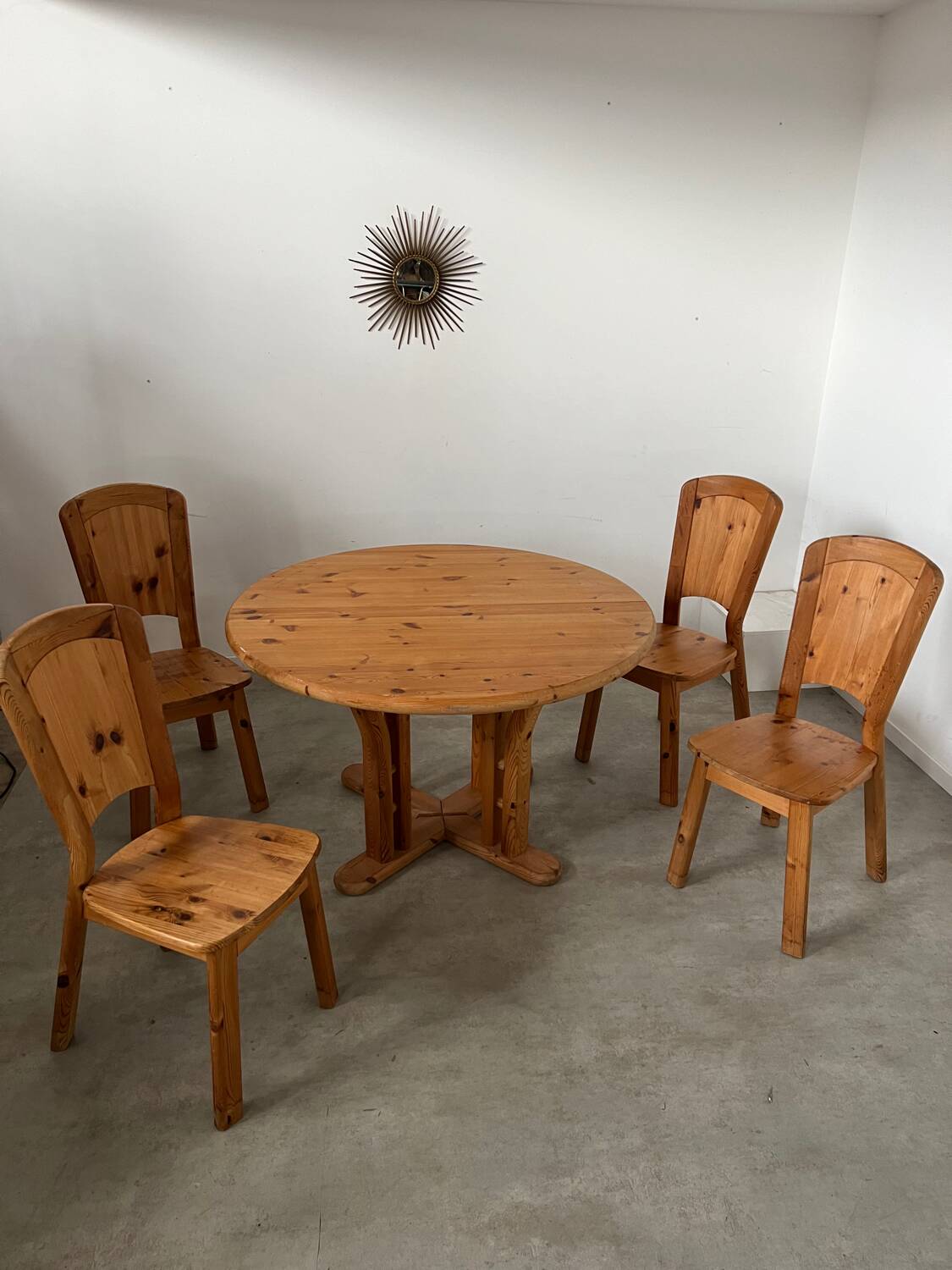 French design pine table and chair set from the 70s brutalist vintage arcs