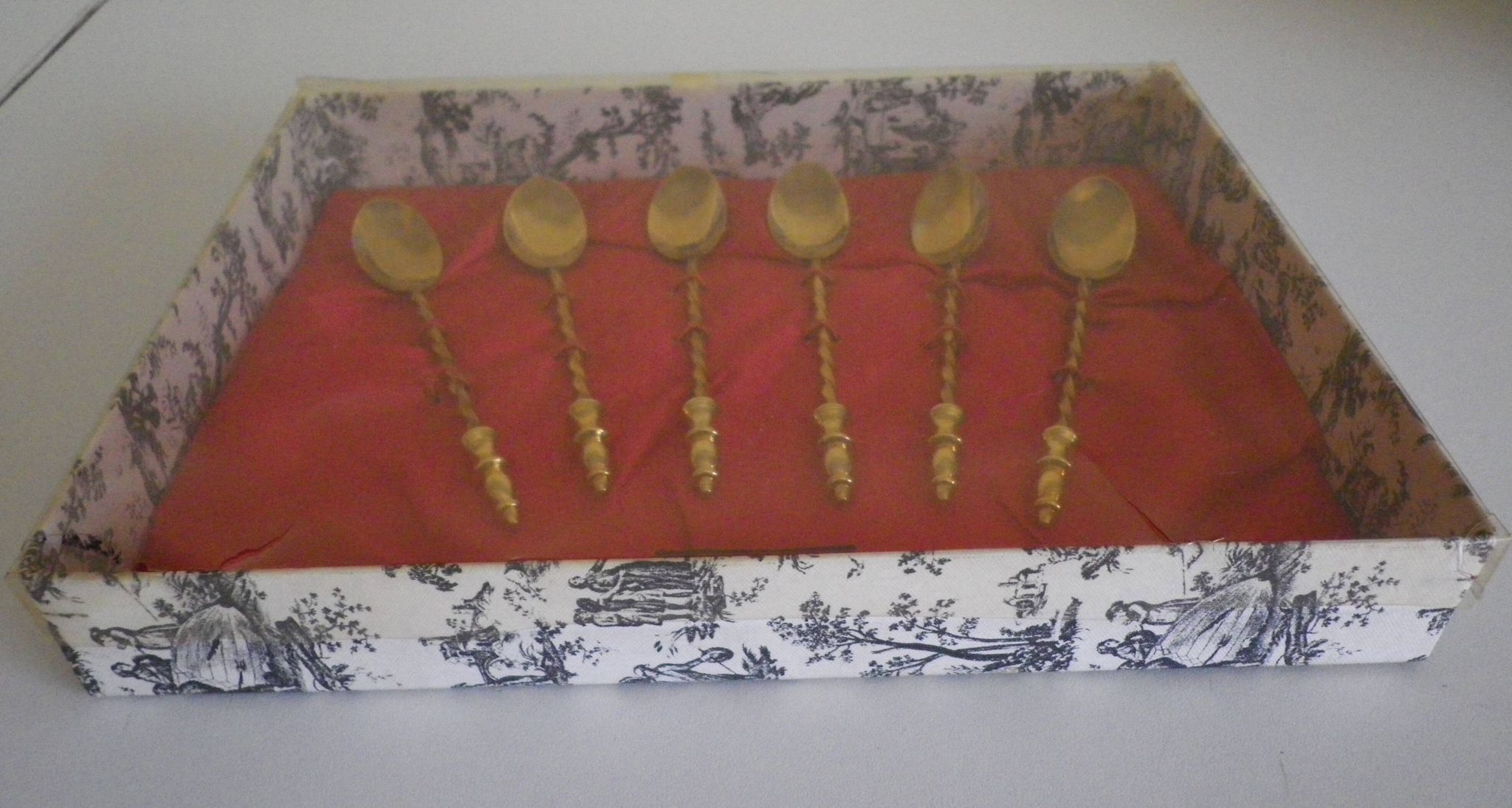 6 teaspoons, guaranteed fine gold EMF, original box -1950-