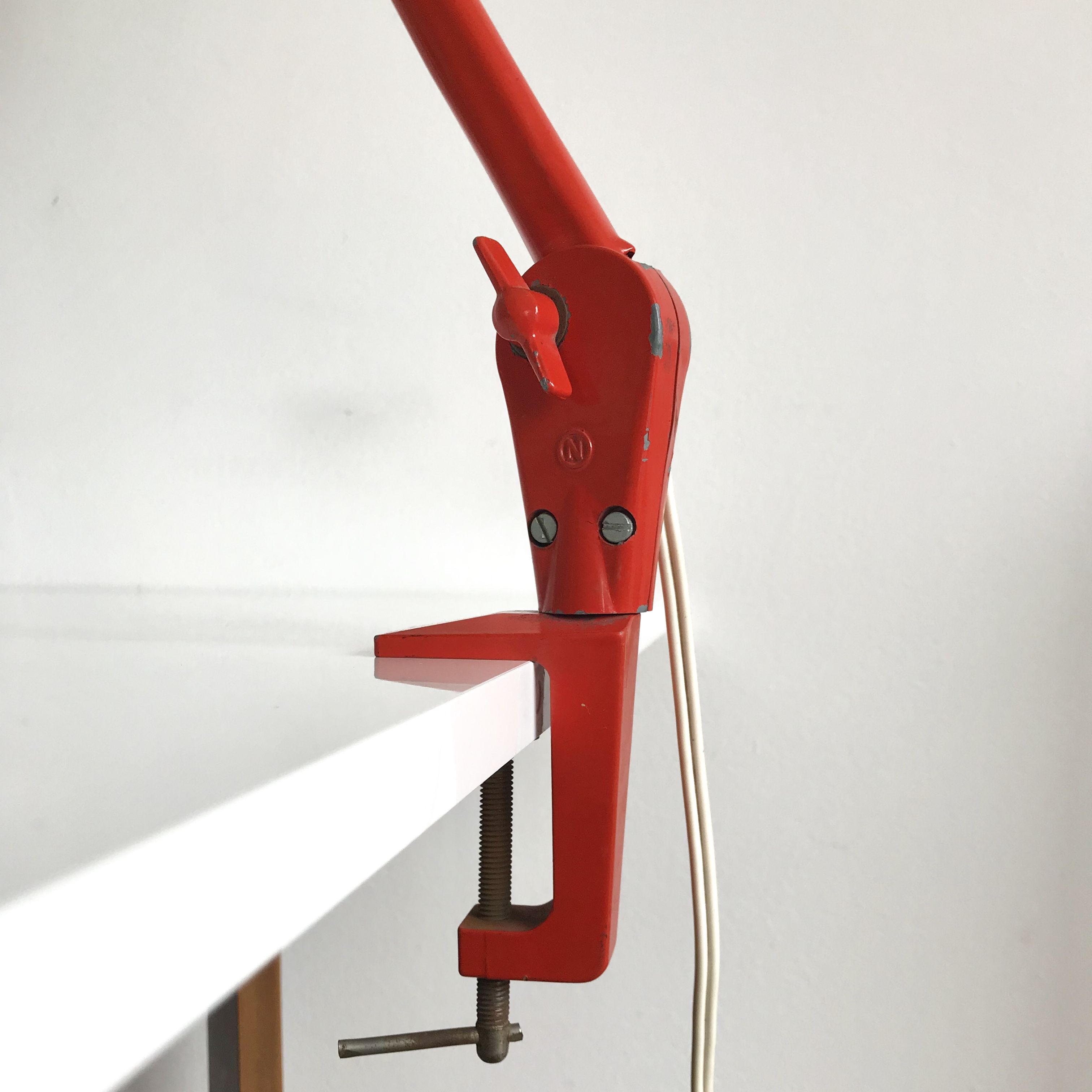 Lampe articulée type architecte rouge vermillon Swing