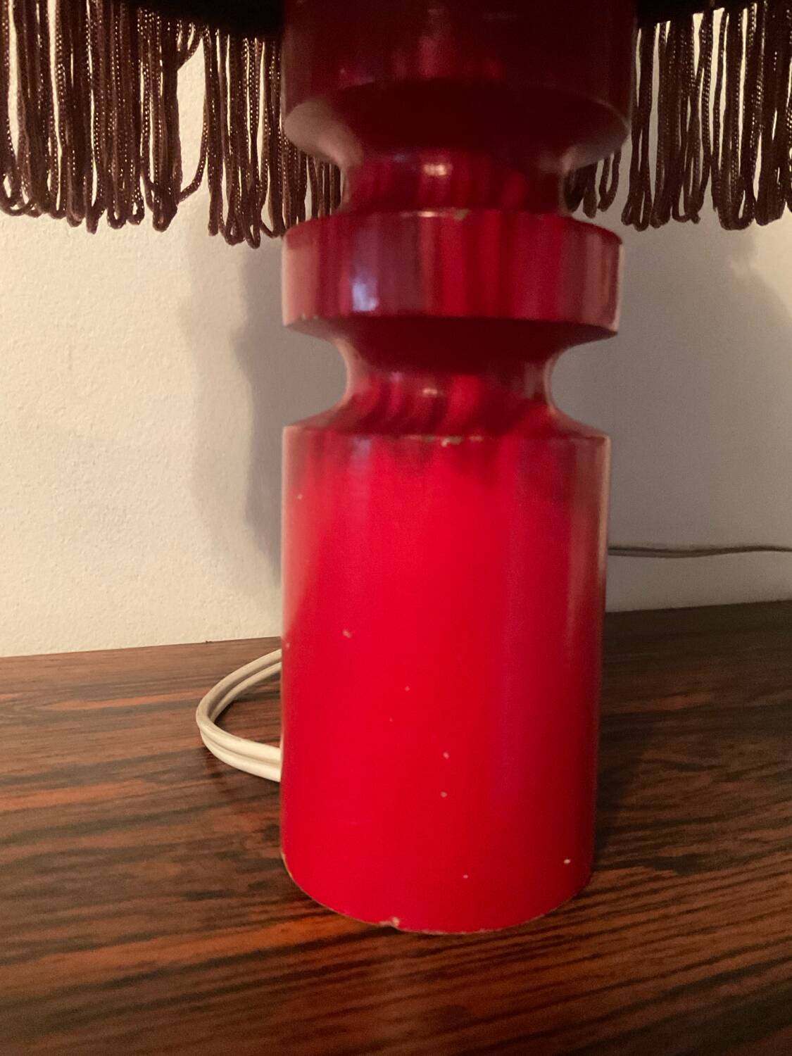 Lampe scandinave en bois et abat jour à frange