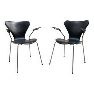 Pair of chairs series 7 Arne Jacobsen in black leather