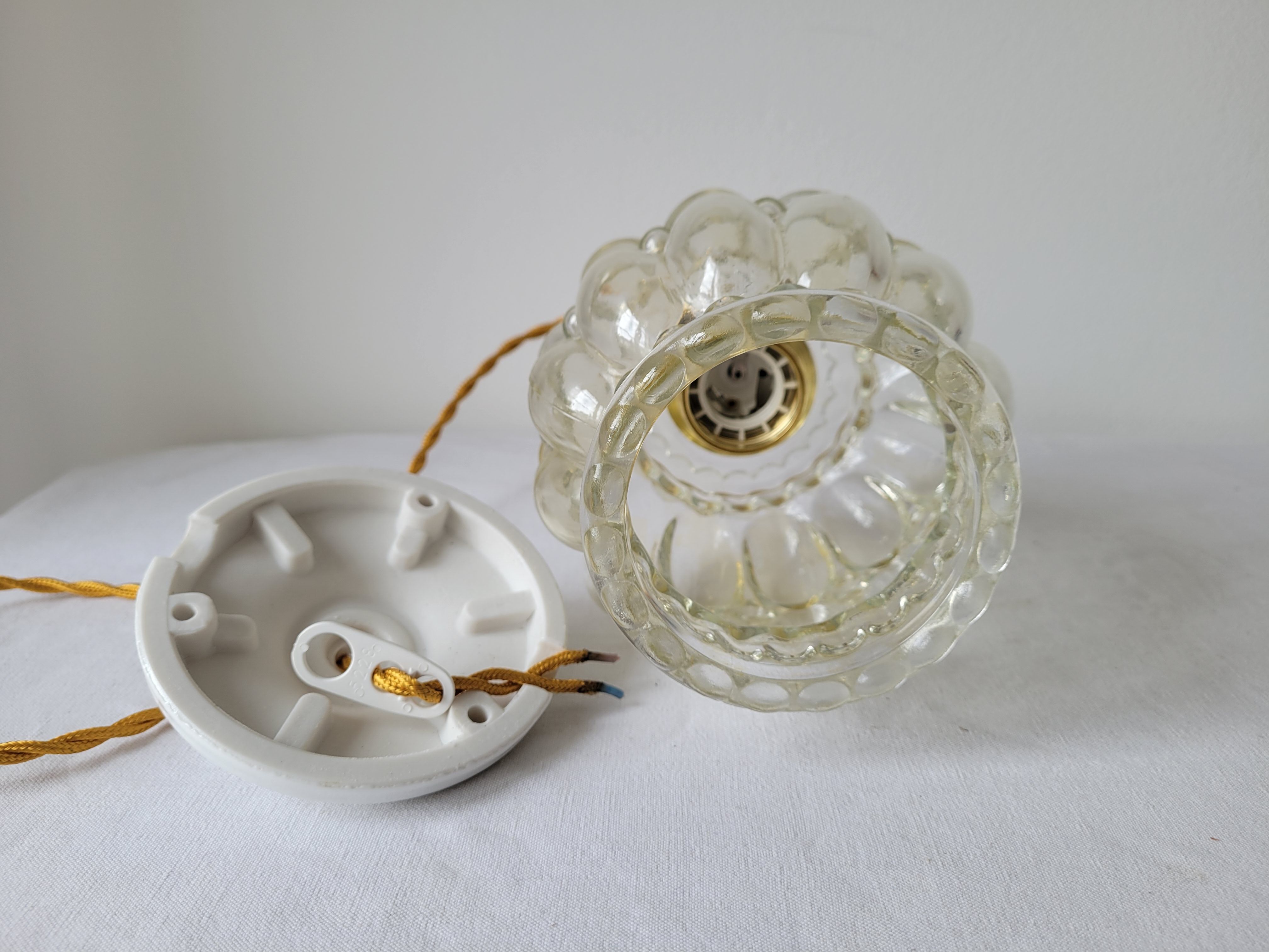 Suspension en verre moulé bubbles