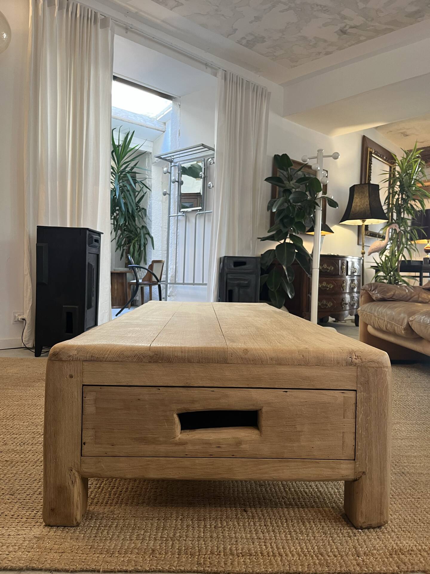 Table basse en chêne blond