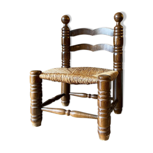 Chaise en hêtre foncé