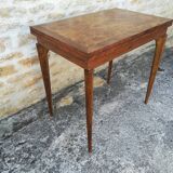 Folding tray table