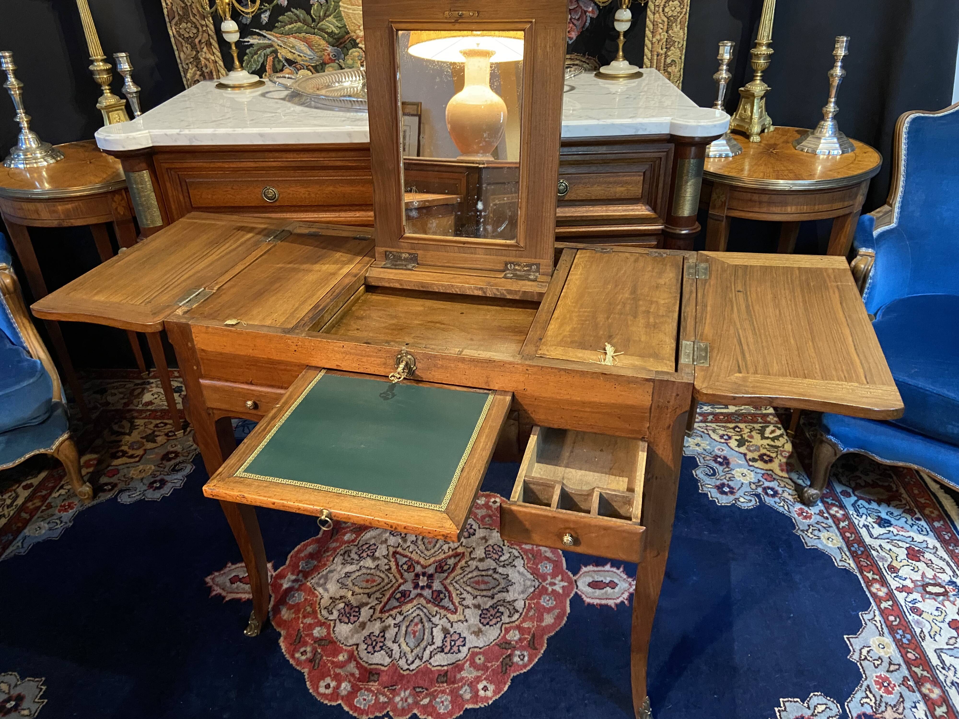 Louis XV walnut hairdresser from the 18th century marked N. Armant.