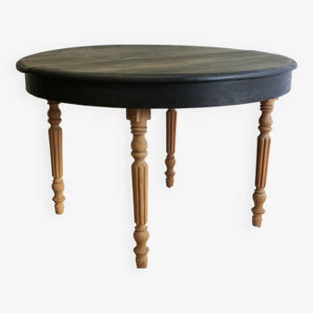 Round table in oak wood and black