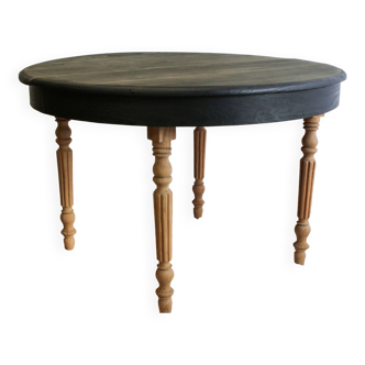 Round table in oak wood and black