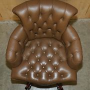 Fauteuil de bureau Chesterfield capitonné cuir George Smith