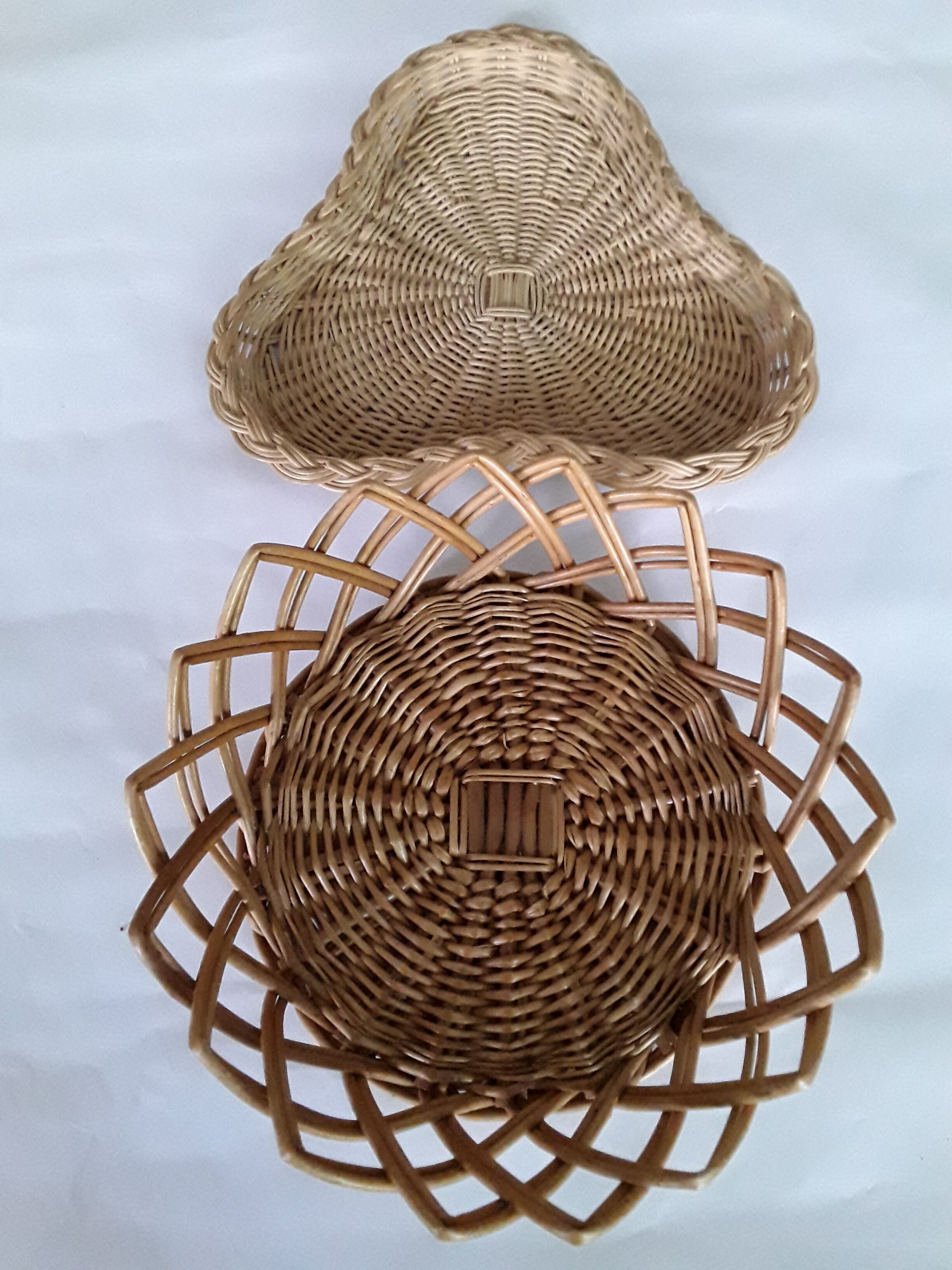Lot of 5 wicker baskets