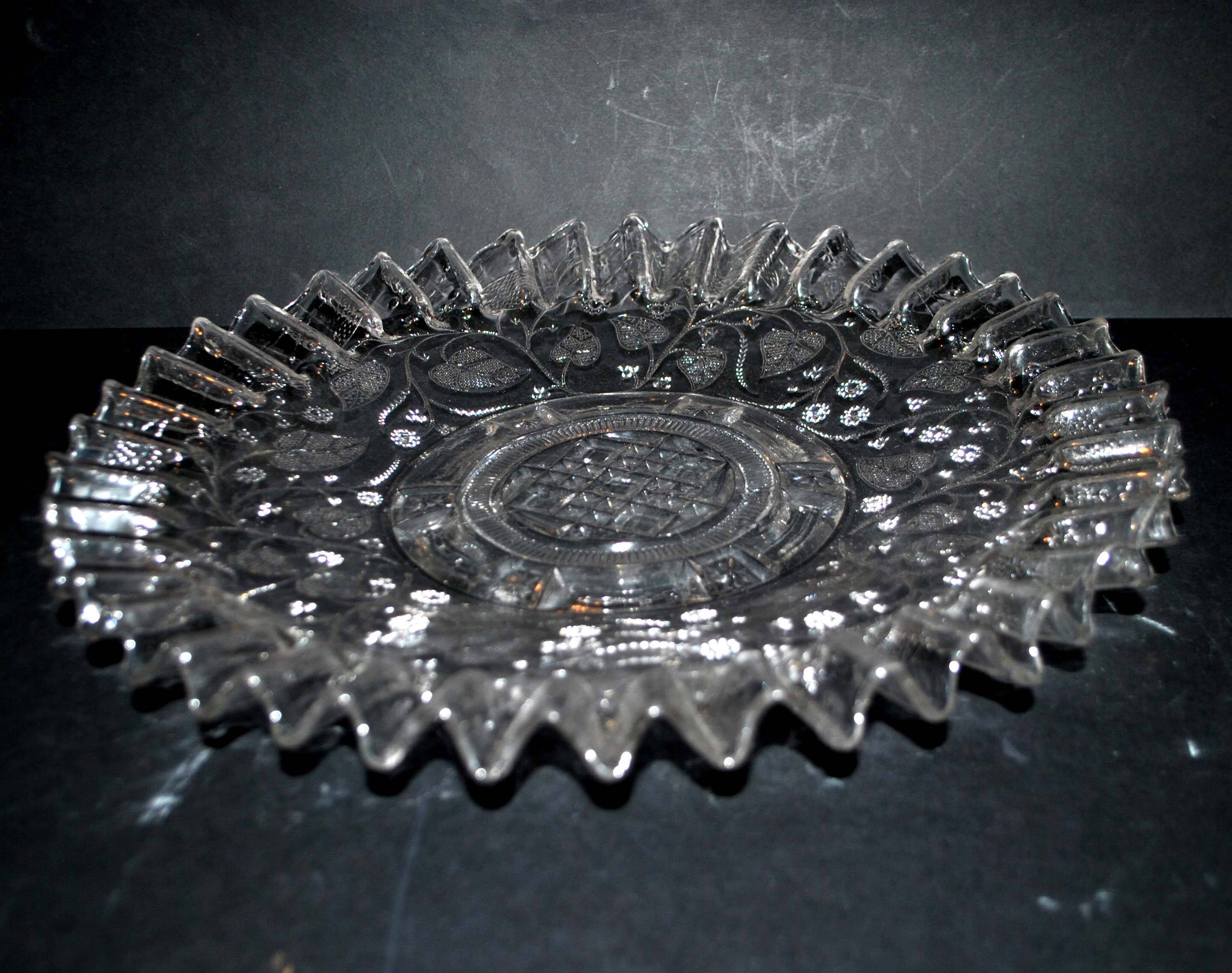 Old molded glass cake dish cutter - ivy decoration wavy edge 31cm