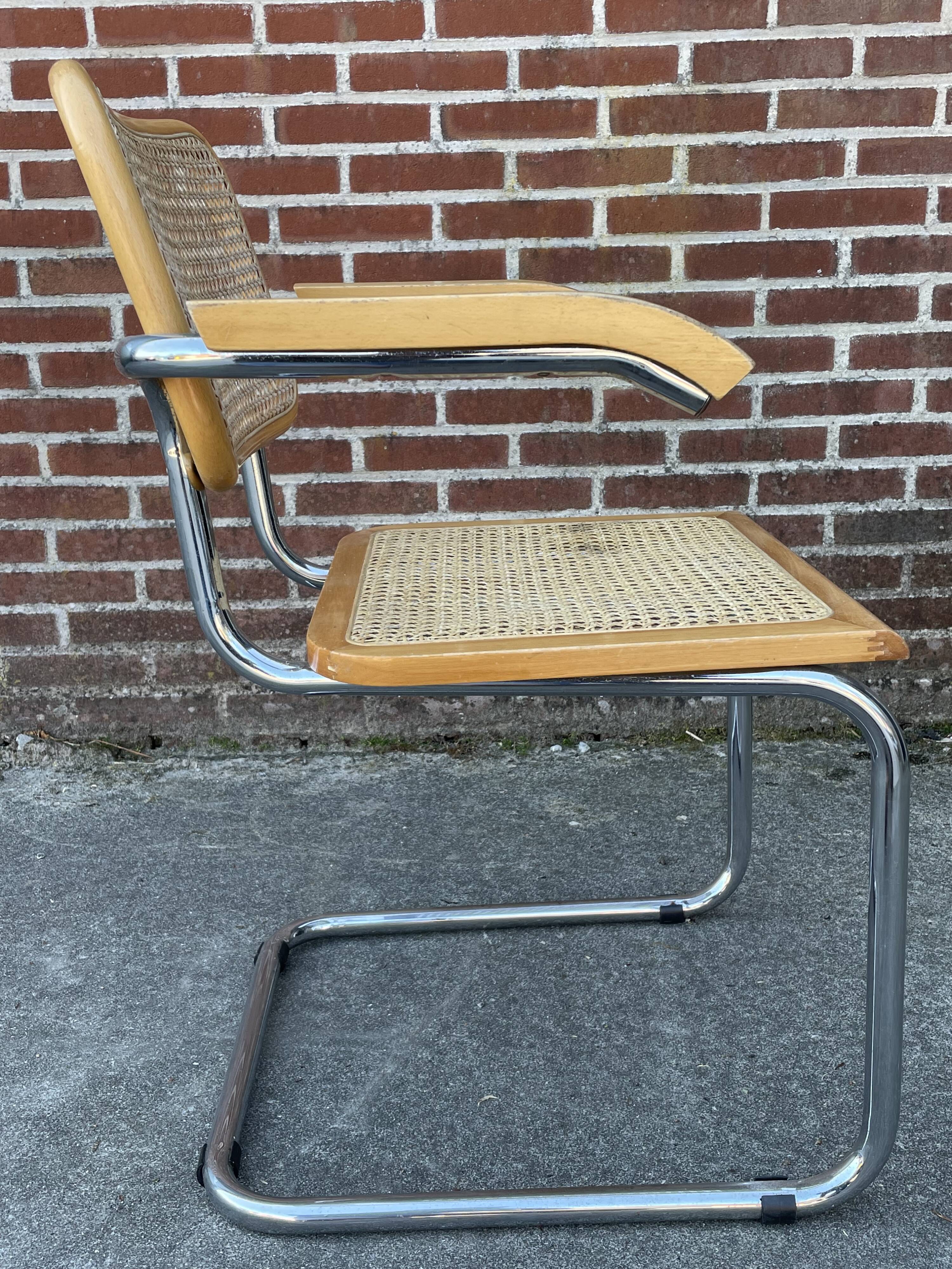 Cesca chair B64 with armrests by Marcel Breuer Design