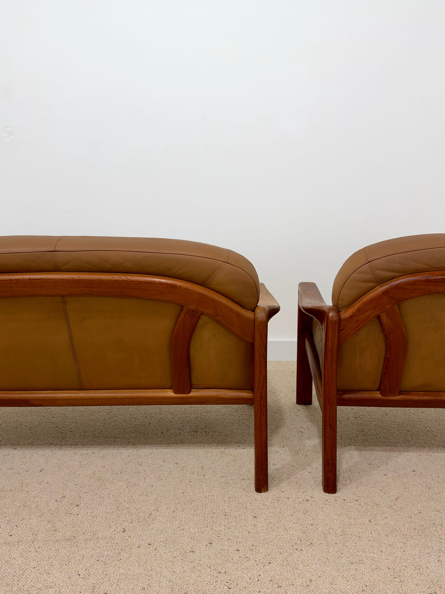 Vintage living room set – 2-seater sofa & cognac leather armchair