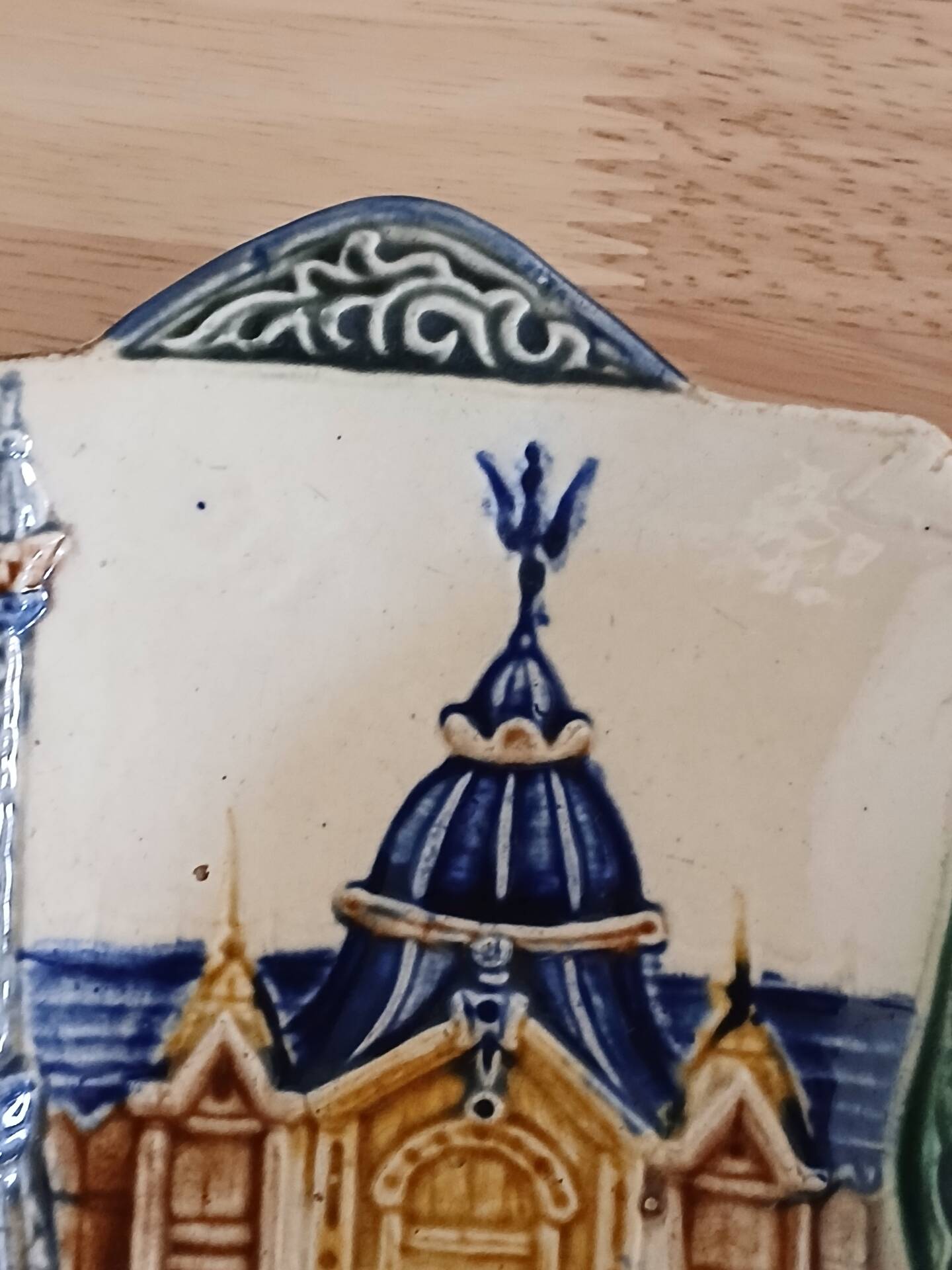 Plat en barbotine du XIXÈME Siècle