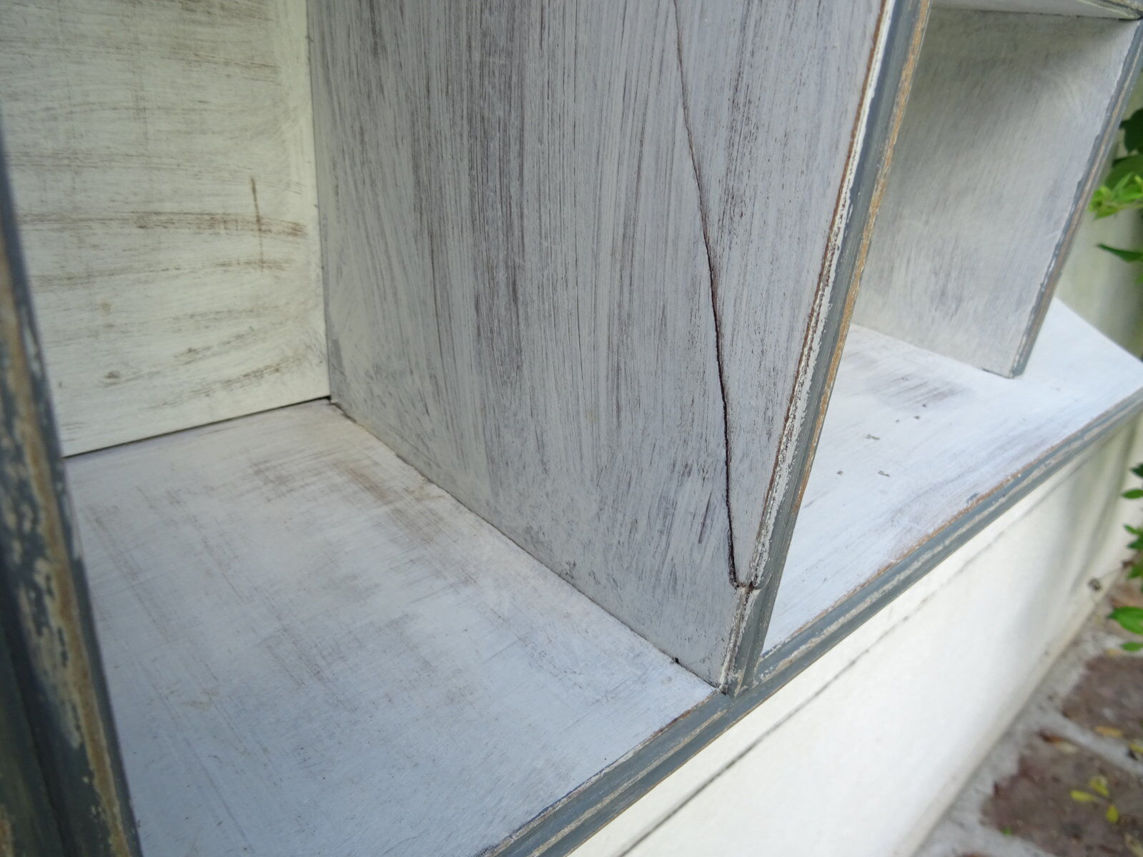 Shabby chic wall shelf