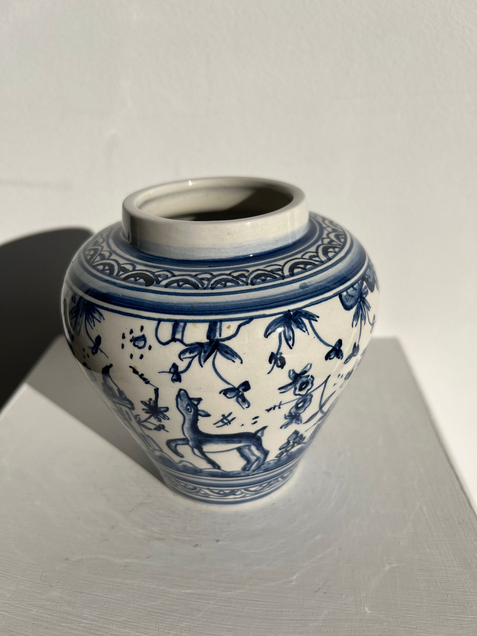 Blue and white Portuguese handmade vase with stylized pastoral pattern H:12,5cm