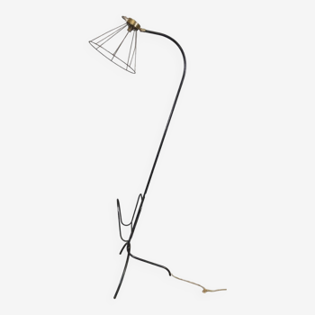 Magazine floor lamp in wrought iron and brass, exposed bulb 1960