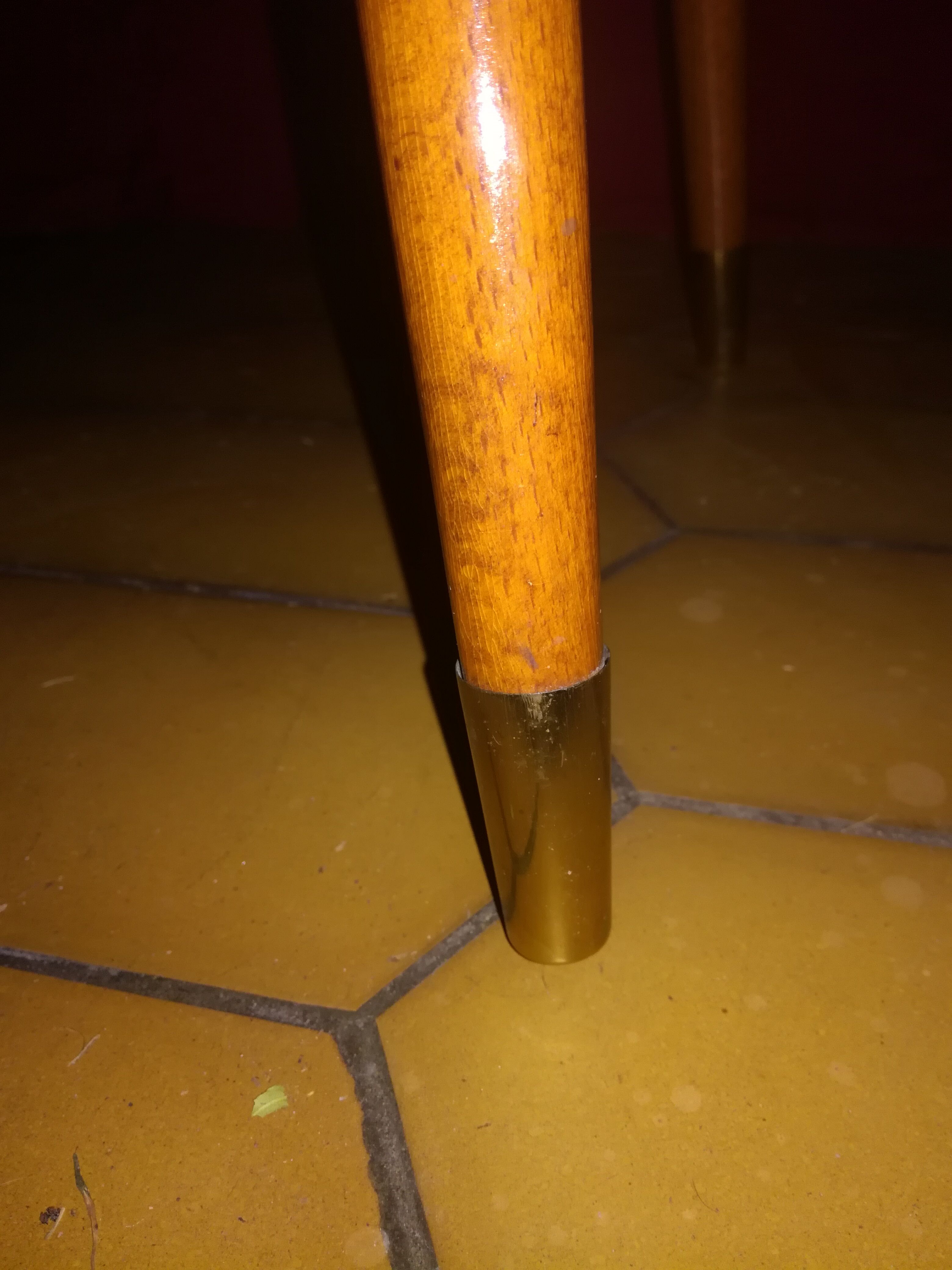 Table low Scandinavian style