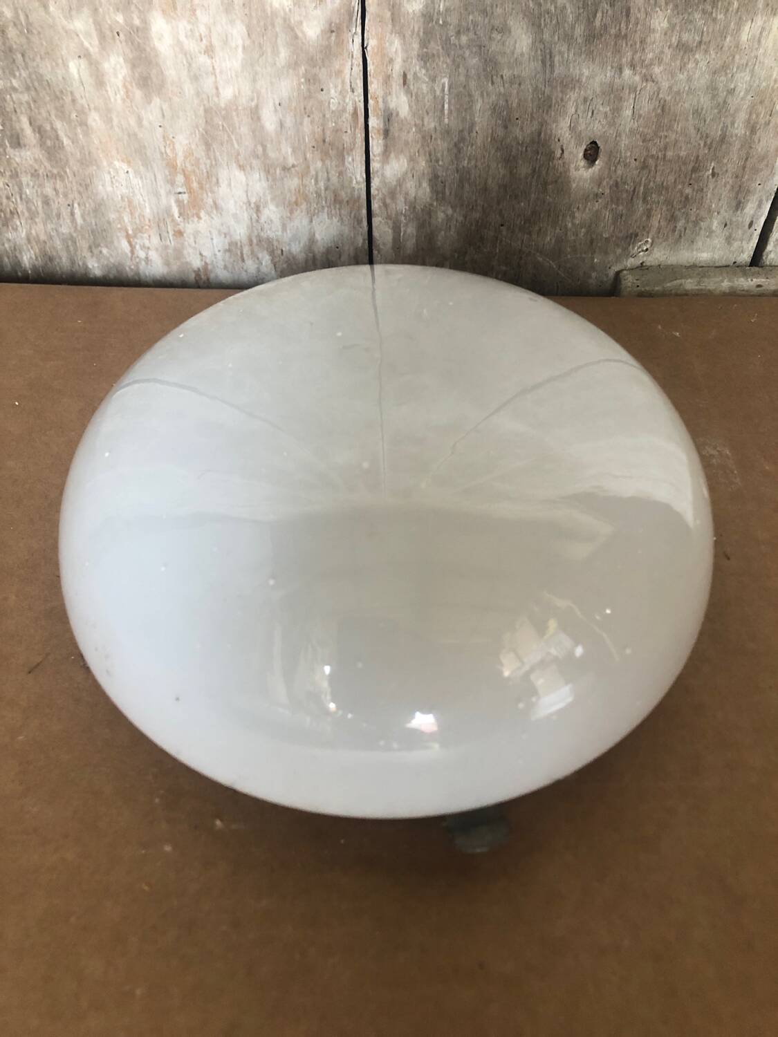 Plafonnier, applique rond vintage en verre opalin
