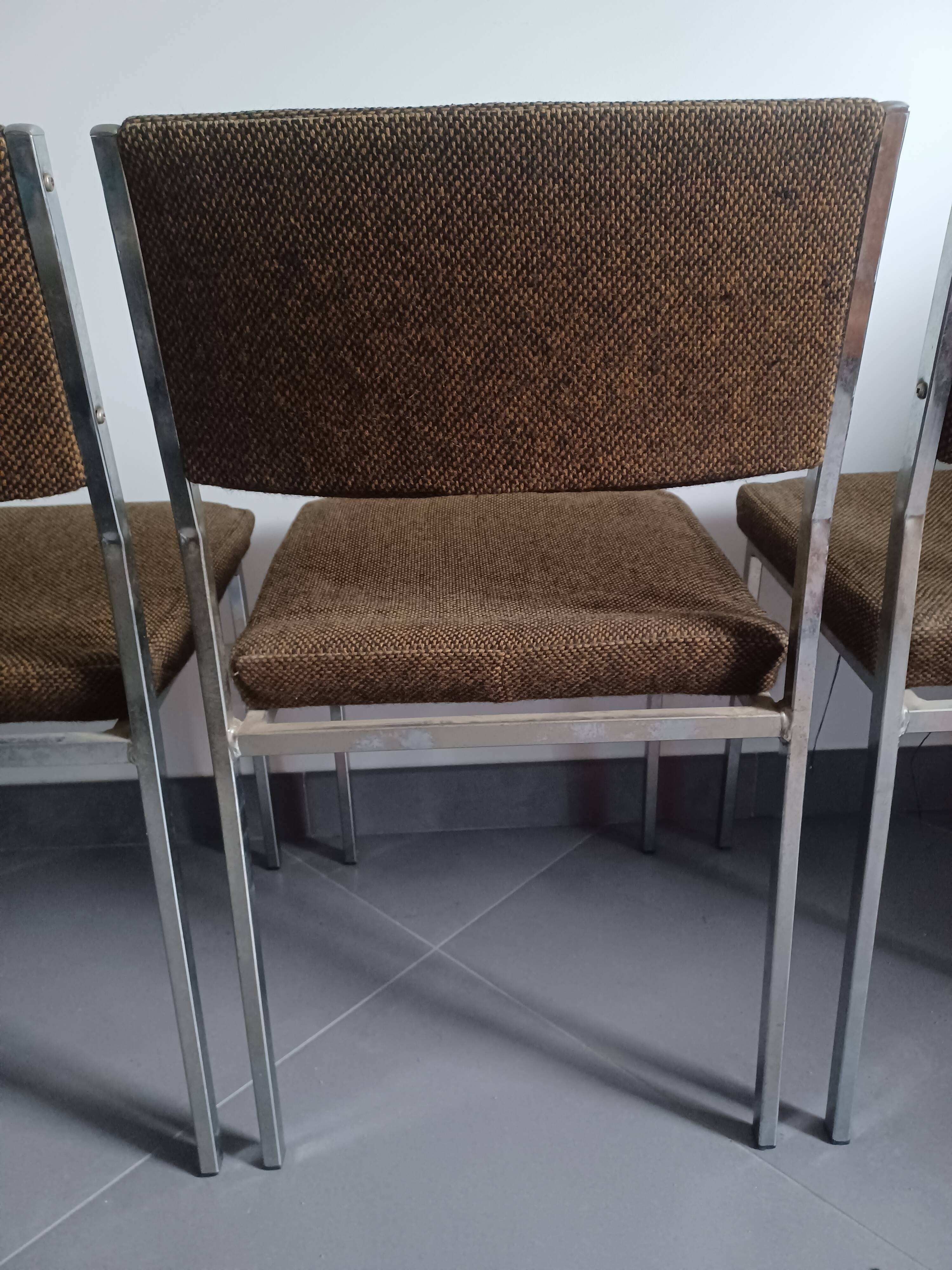 Five chairs in chromed metal and mottled fabric