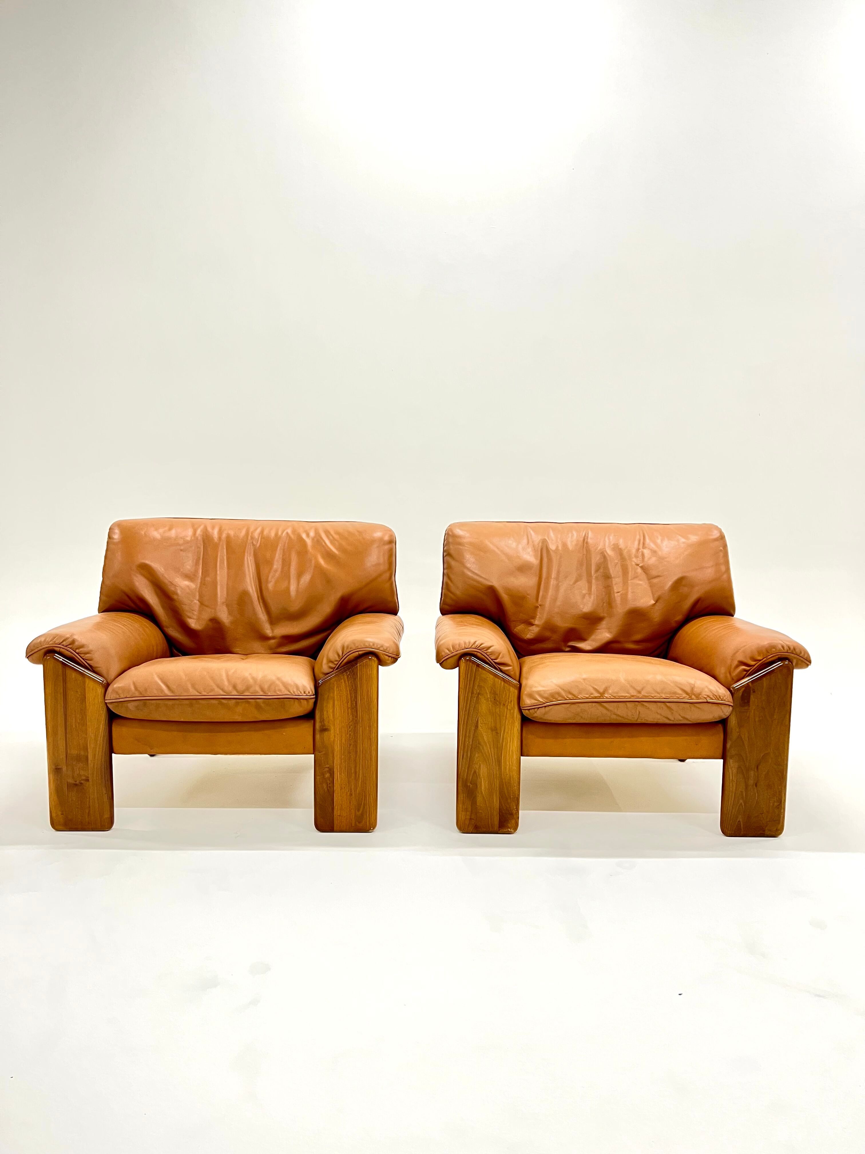 Pair of leather armchairs by Sapporo for Mobil Girgi, italy 1970s