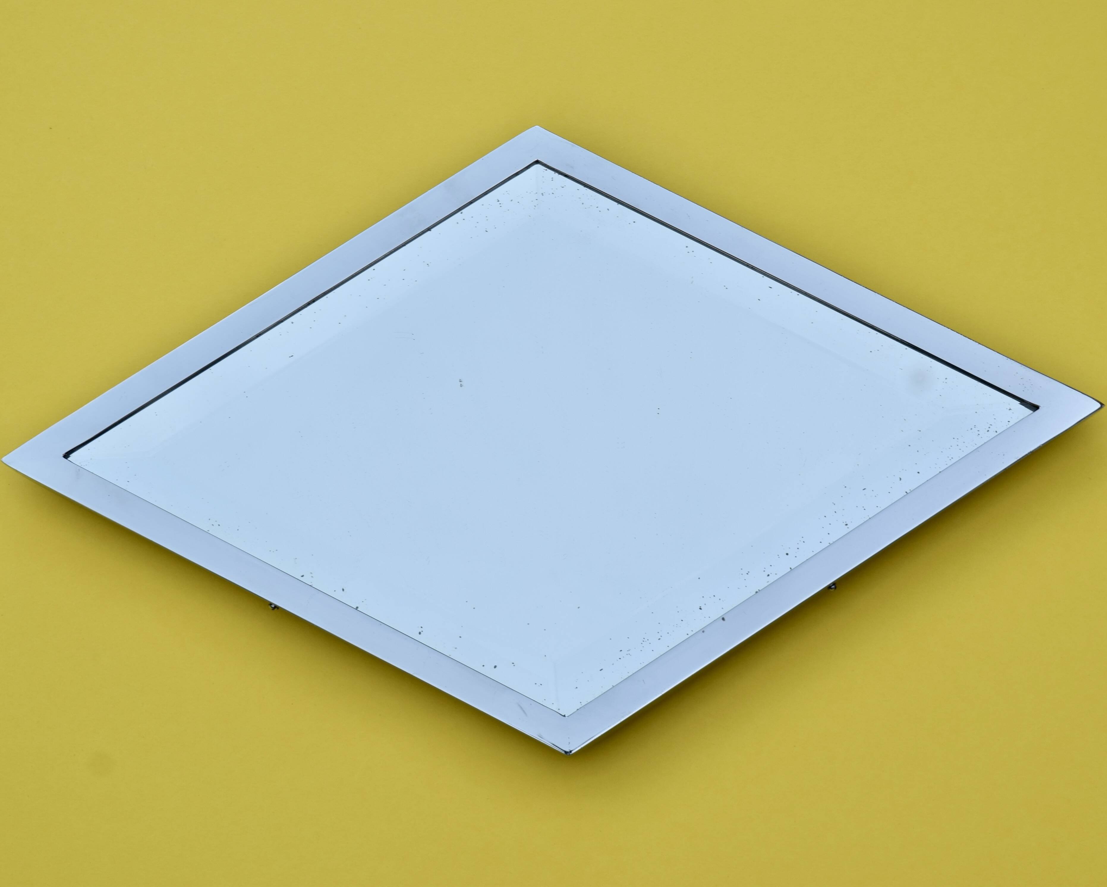 Art-deco mirror tray in chrome metal with beveled mirror