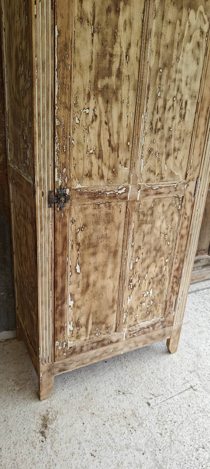 Parisian bonnetière wardrobe