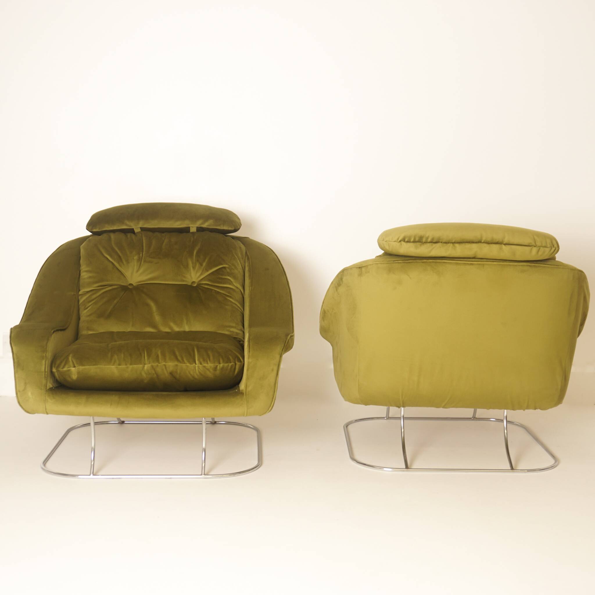 Pair of green velvet armchairs, 1970