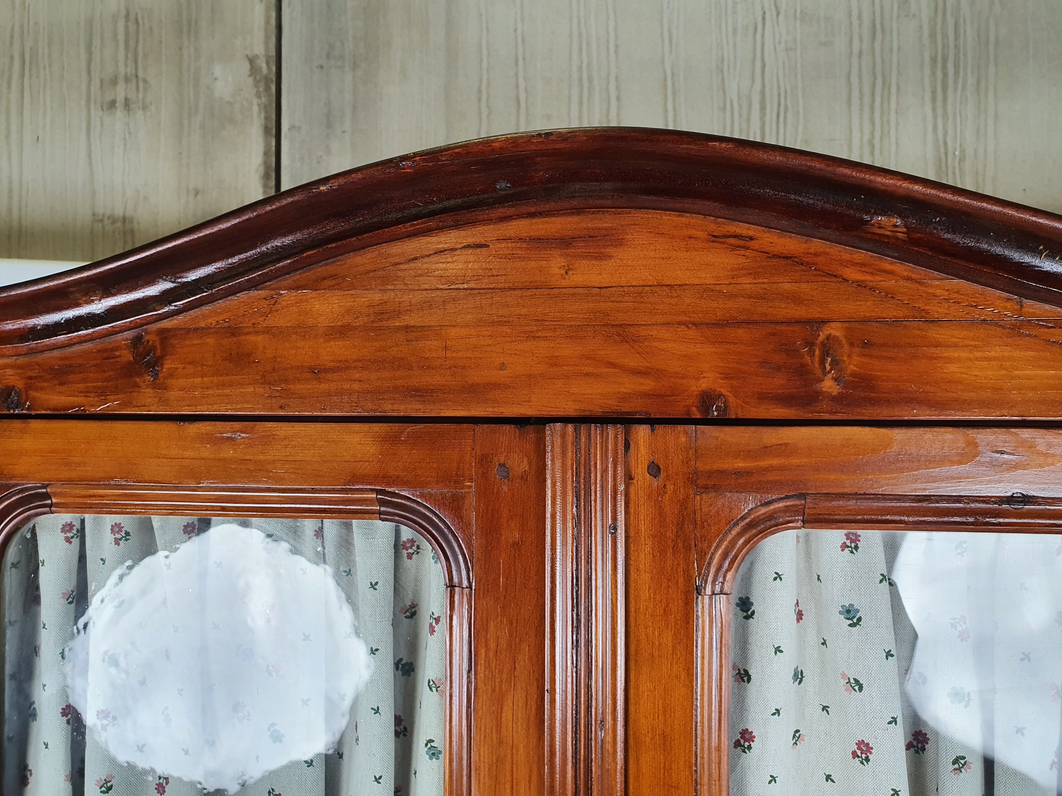 Rustic Wardrobe in Fir with Curtains