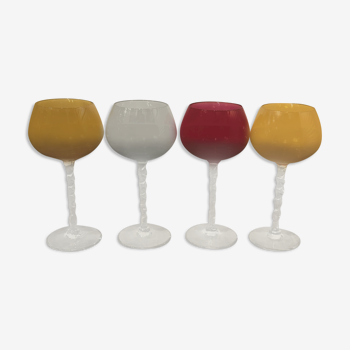 4 coloured wine glasses