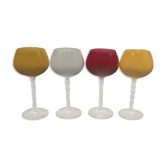 4 coloured wine glasses