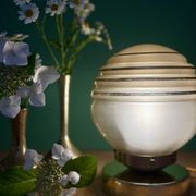 Lampe à poser globe vintage en verre jaune et or
