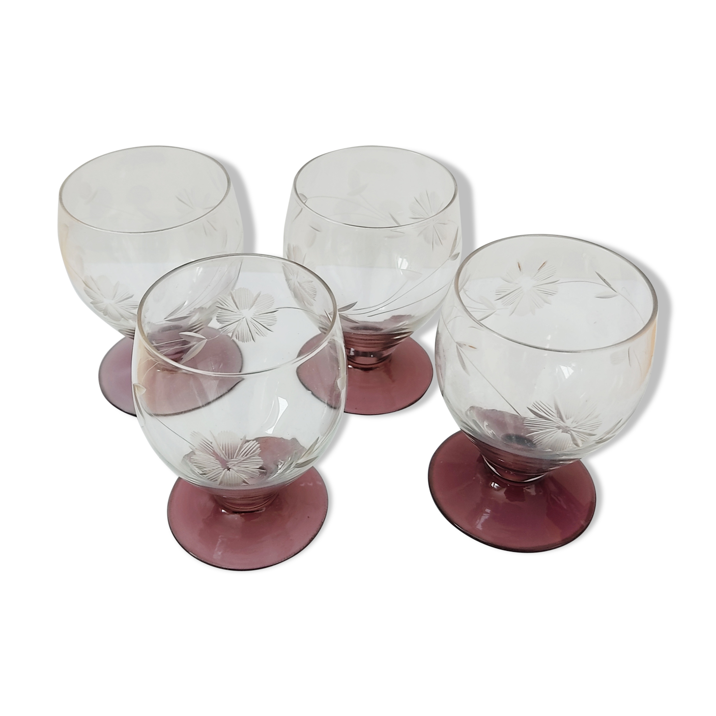 Set of 4 glasses engraved with plum foot