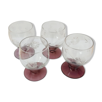 Ensemble de 4 verres gravés au pied prune