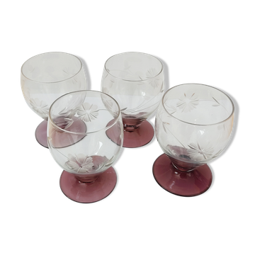 Ensemble de 4 verres gravés au pied prune