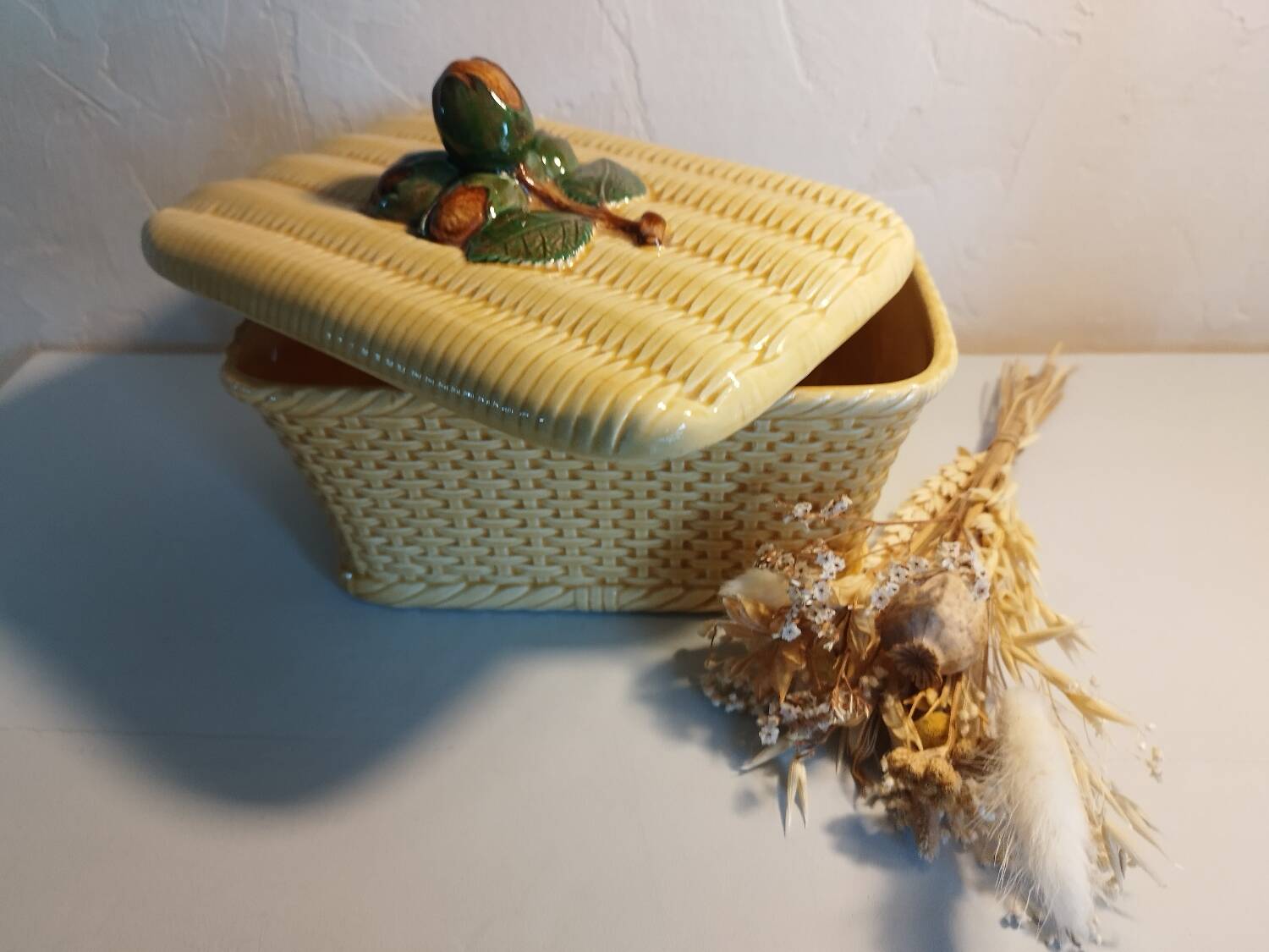 Biscuit tin in barbotine