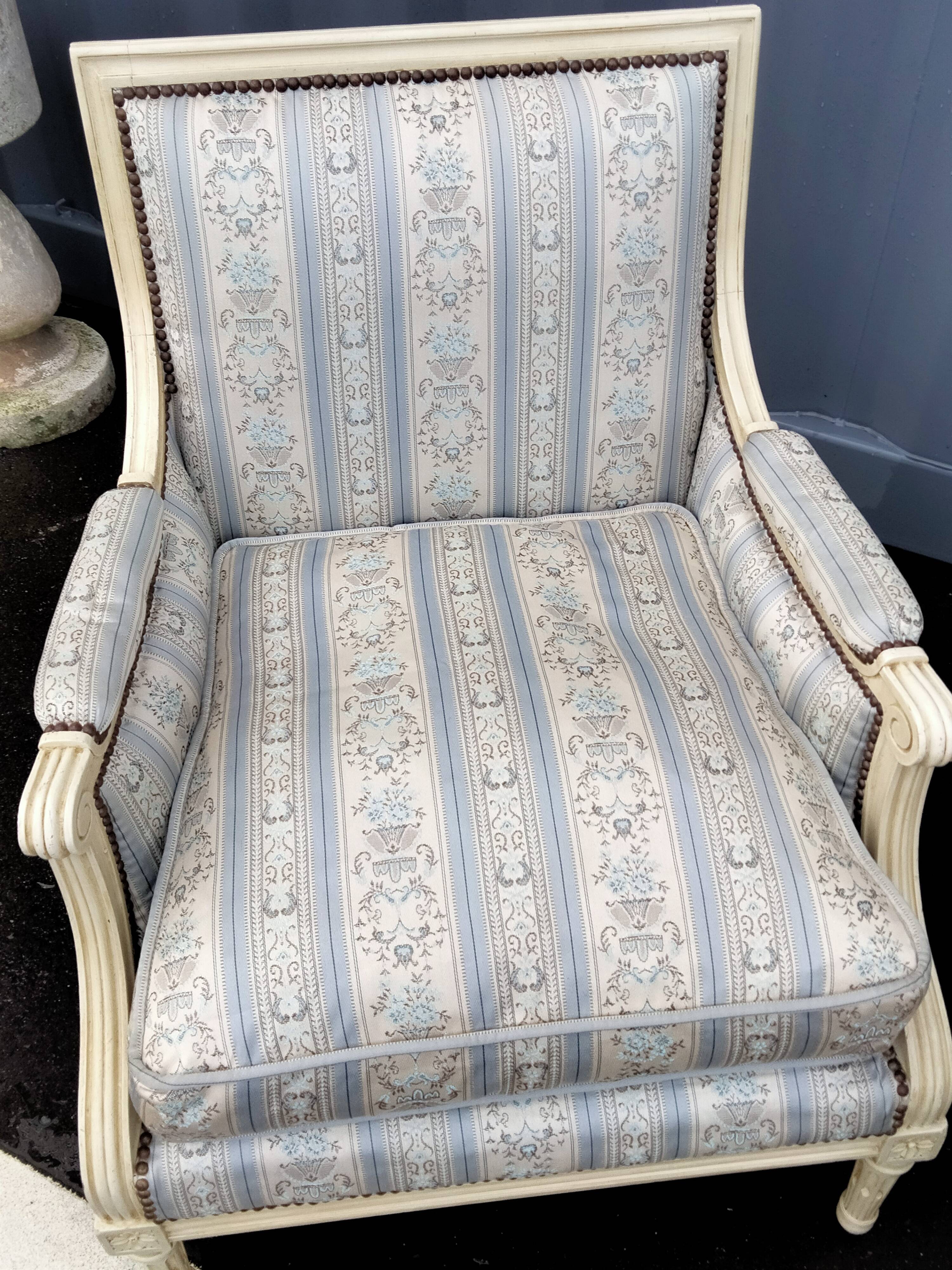 Paire de bergères fauteuils ancien style louis xvi vintage