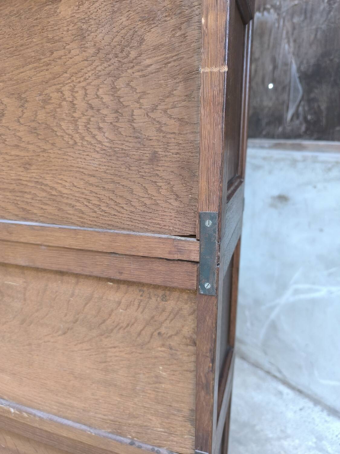 Oak display cabinet MD 1900