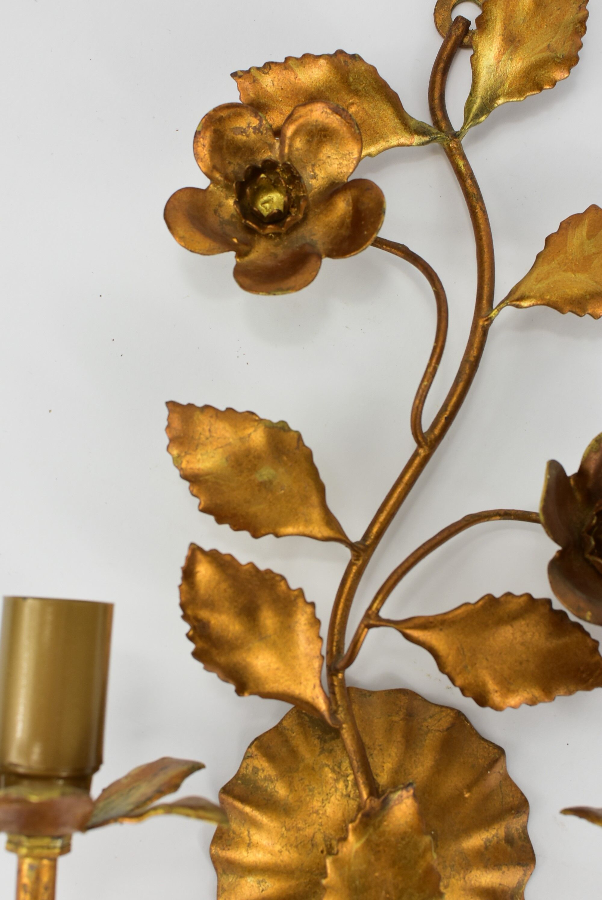 Wall lamp, golden flowers
