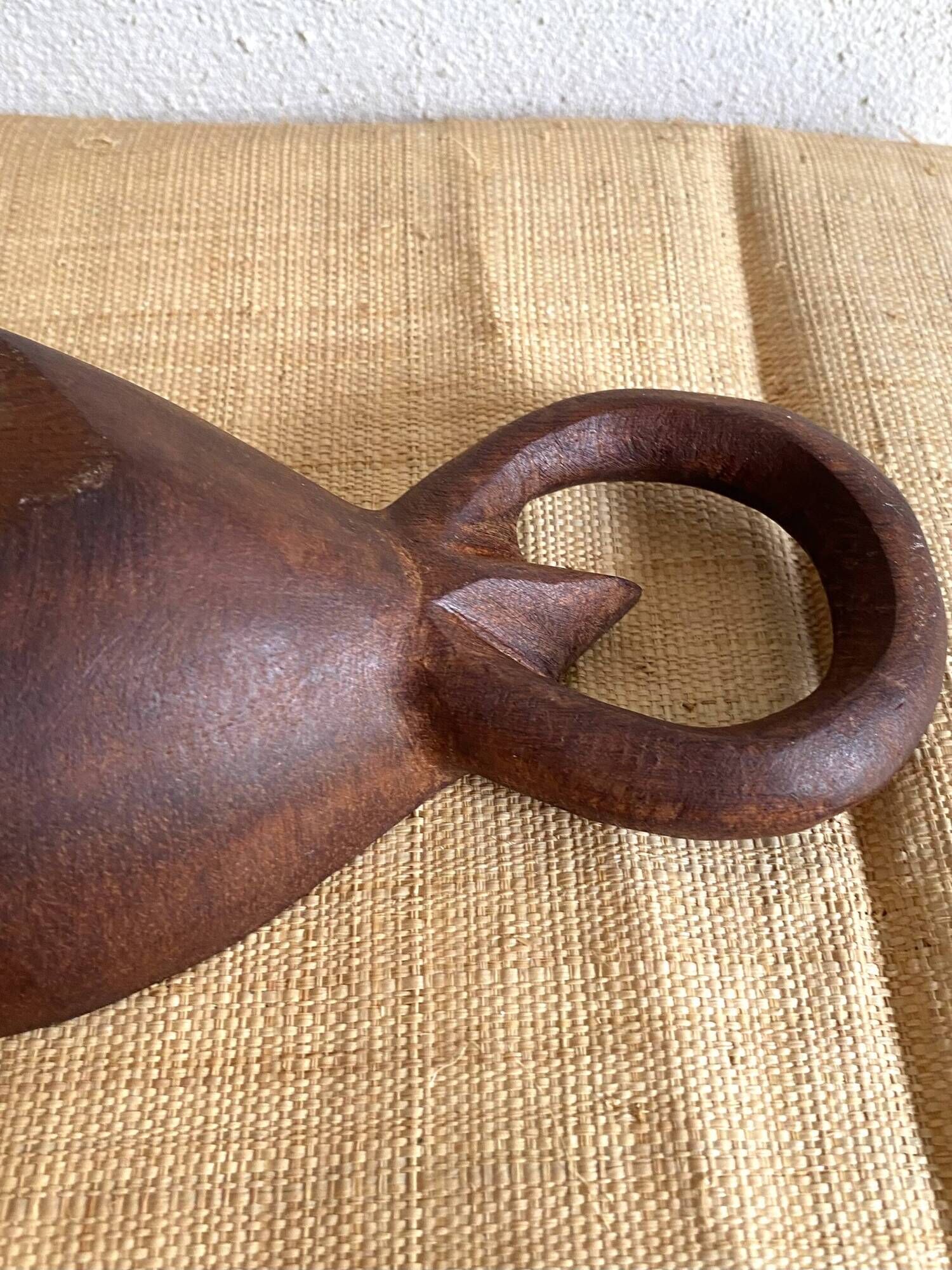 Wooden plate sculpted piece