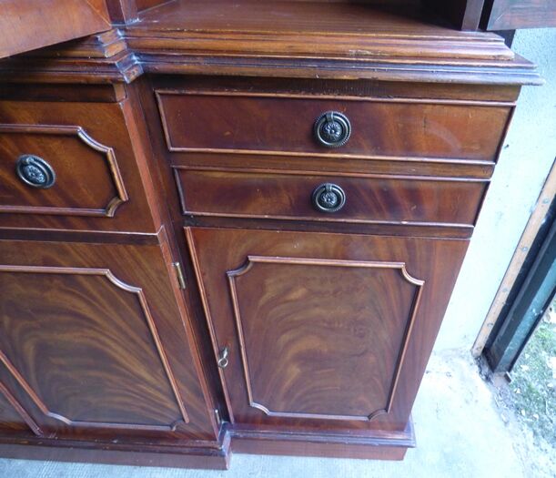 Scribanne bookcase in mahogany veneer English work of the twentieth century