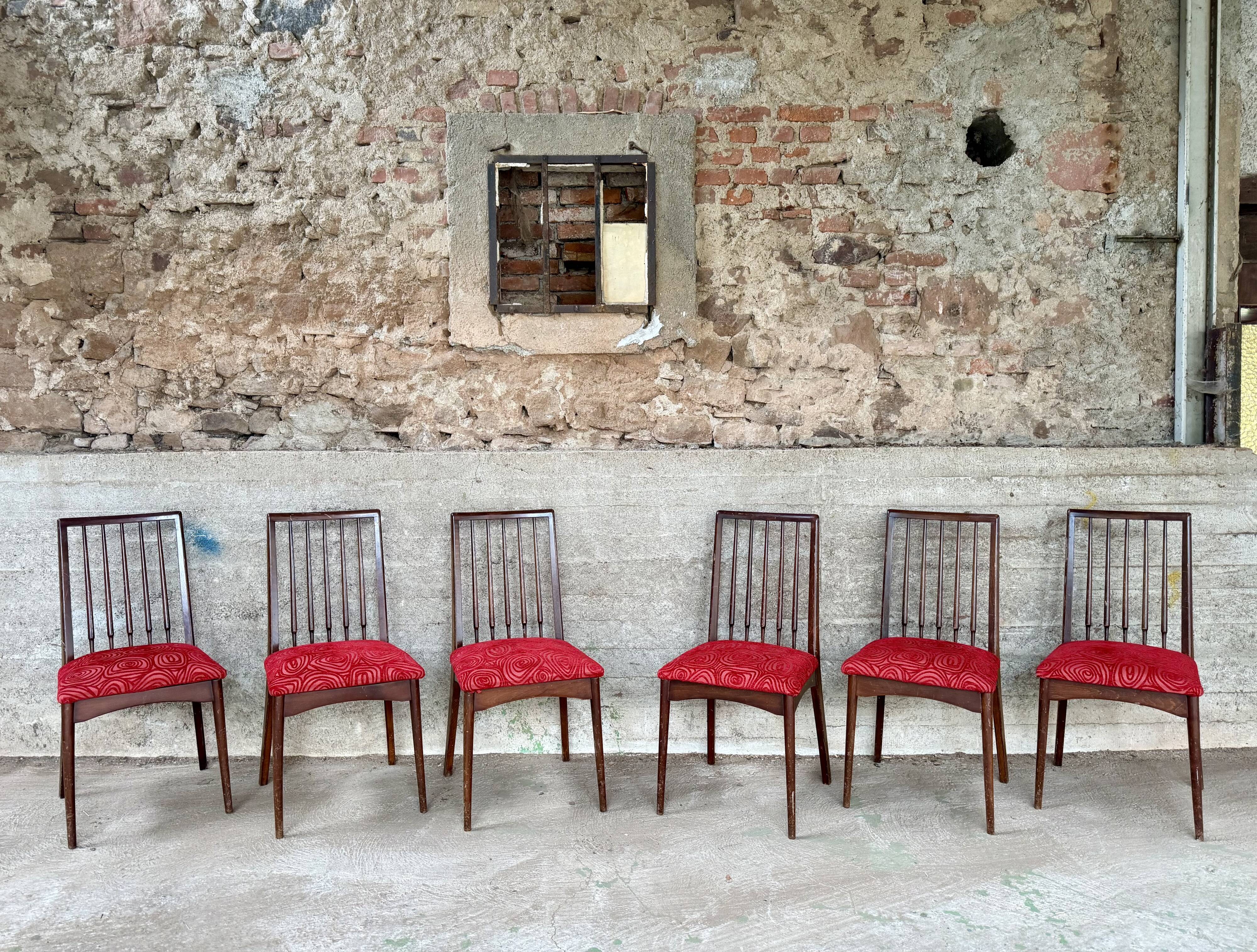 Set of 6 vintage wooden chairs – Psychedelic red fabric