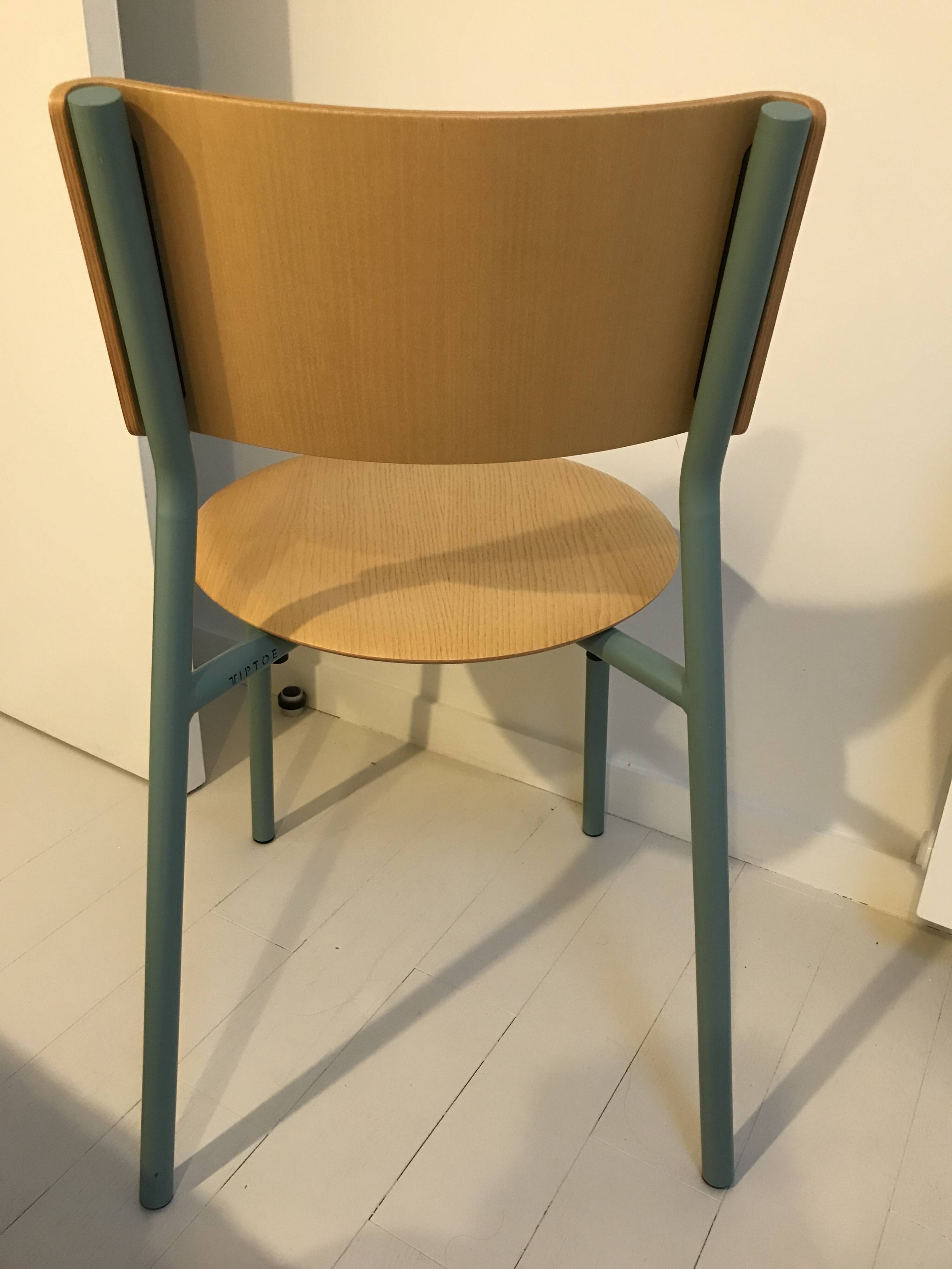 Wood and steel tiptoe SSD chair